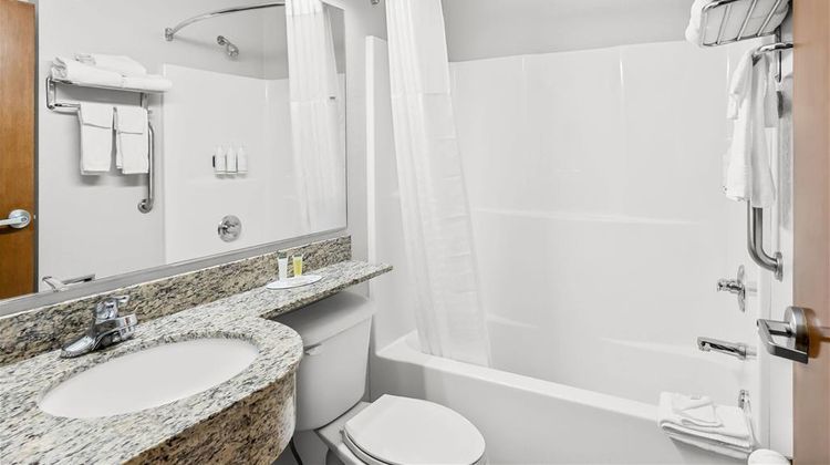 Microtel Inn & Suites by Wyndham Searcy Room