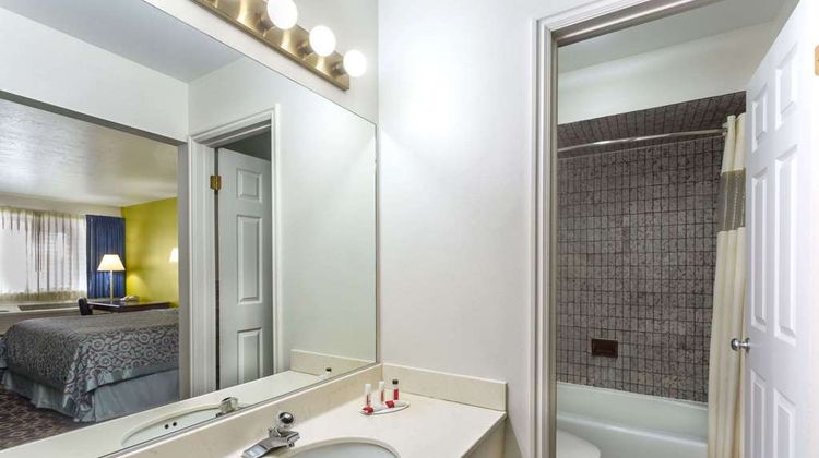 Days Inn Delta Room