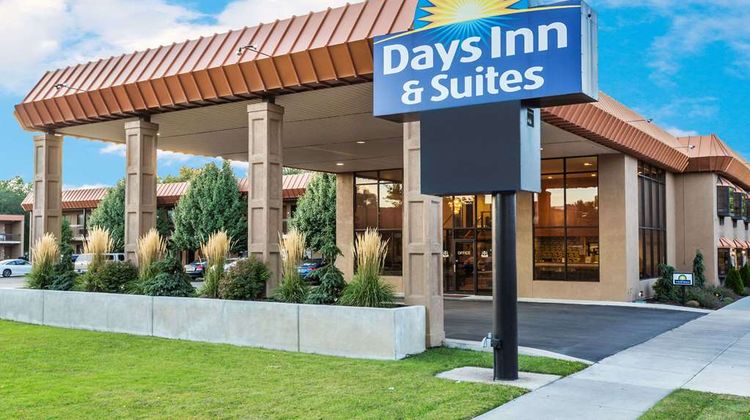 Days Inn & Suites Logan Exterior