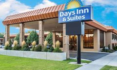 Days Inn & Suites Logan