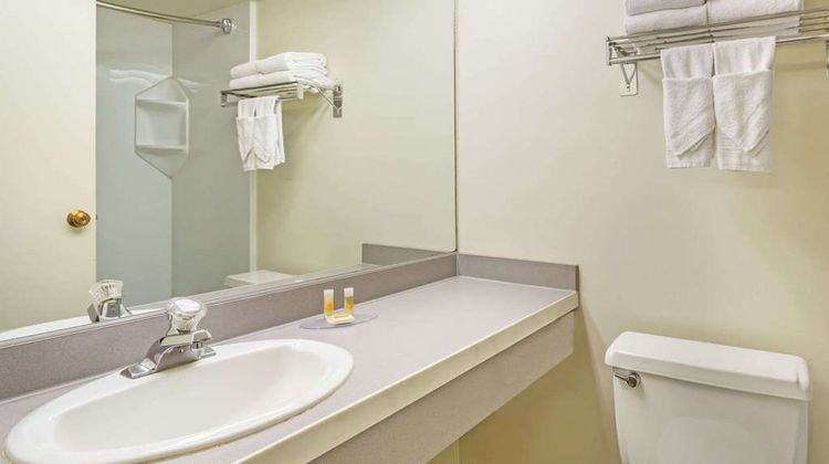 Days Inn & Suites Logan Room