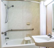 Days Inn & Suites Logan Room