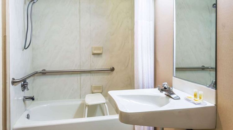 Days Inn & Suites Logan Room