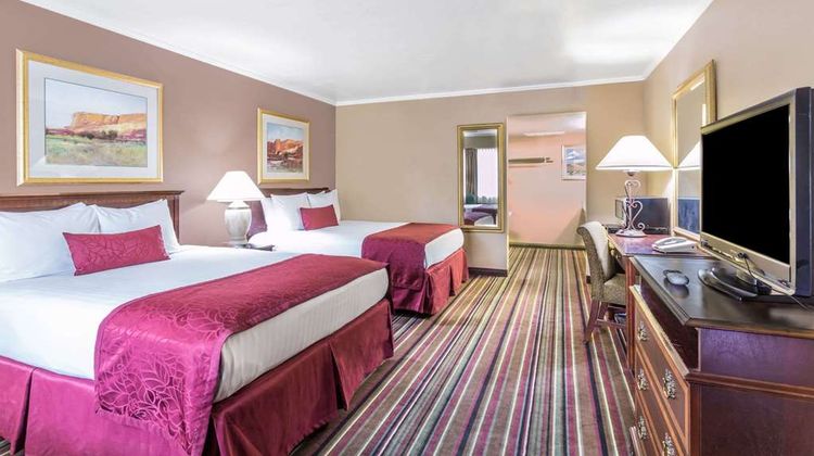 Days Inn & Suites Logan Room