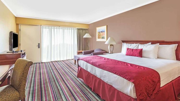 Days Inn & Suites Logan Room
