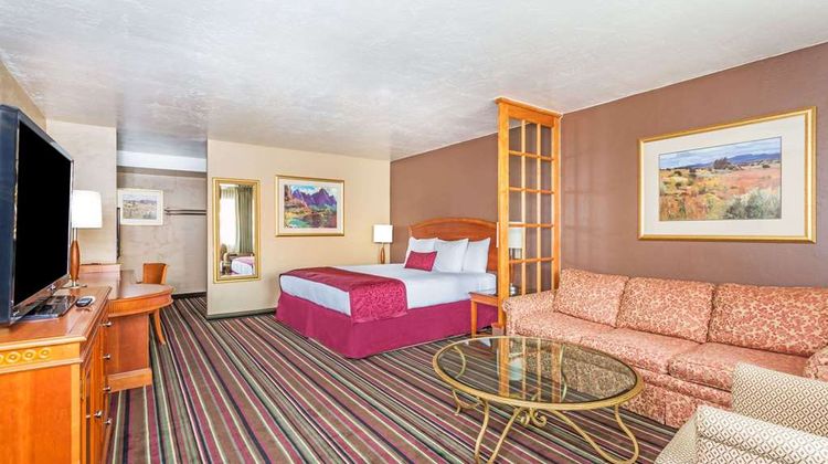Days Inn & Suites Logan Suite