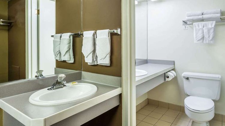 Days Inn & Suites Logan Room
