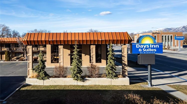 Days Inn & Suites Logan Exterior