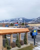 Days Inn & Suites Logan