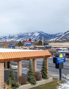Days Inn & Suites Logan
