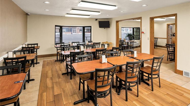 Days Inn & Suites Logan Restaurant
