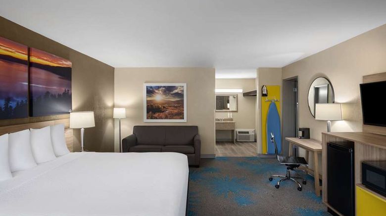 <b>Days Inn Klamath Falls Suite</b>. Images powered by <a href="https://iceportal.shijigroup.com/" title="IcePortal" target="_blank">IcePortal</a>.