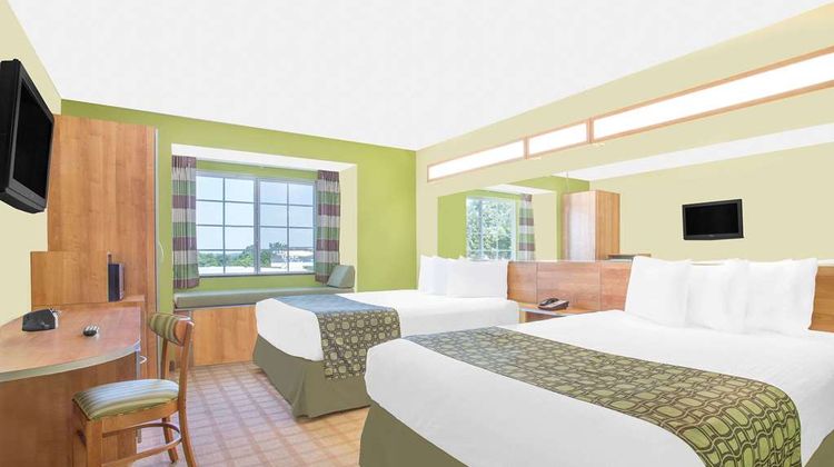 Microtel Inn & Suites Tuscumbia Room