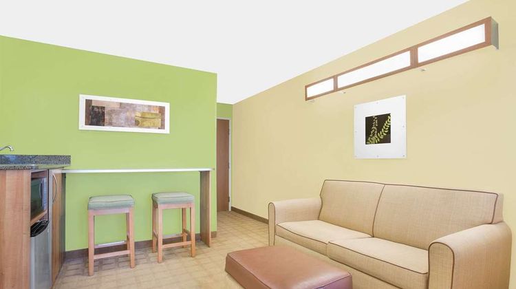 Microtel Inn & Suites Tuscumbia Room