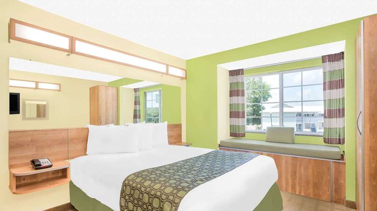 Microtel Inn & Suites Tuscumbia Room
