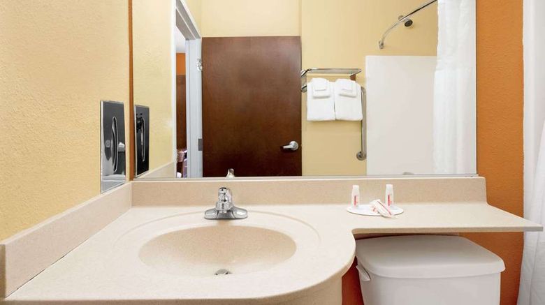 <b>Microtel Inn/Suites Greenville/Univ Med Room</b>. Images powered by <a href="https://iceportal.shijigroup.com/" title="IcePortal" target="_blank">IcePortal</a>.