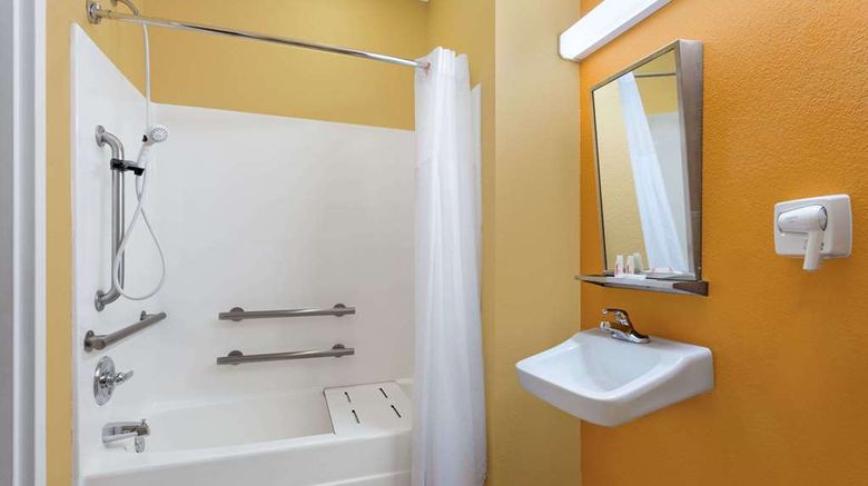 <b>Microtel Inn/Suites Greenville/Univ Med Room</b>. Images powered by <a href="https://iceportal.shijigroup.com/" title="IcePortal" target="_blank">IcePortal</a>.