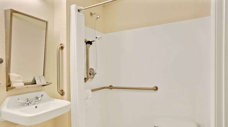 Microtel Inn & Suites Bryson City Room