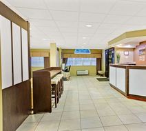 Microtel Inn & Suites Bryson City Lobby