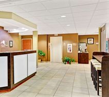 Microtel Inn & Suites Bryson City Lobby