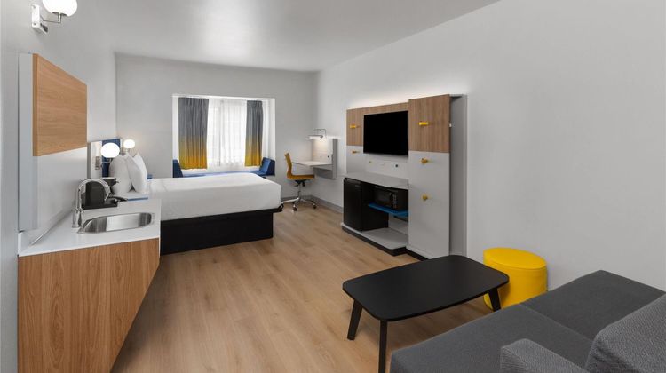 Microtel Inn & Suites Airport Suite