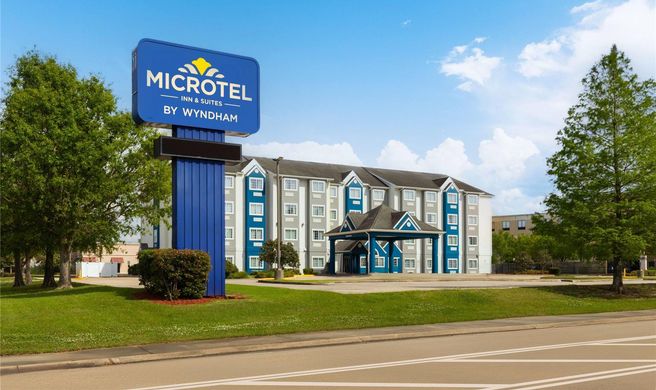 Microtel Inn & Suites Airport Exterior