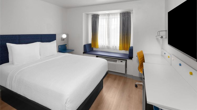 Microtel Inn & Suites Airport Room