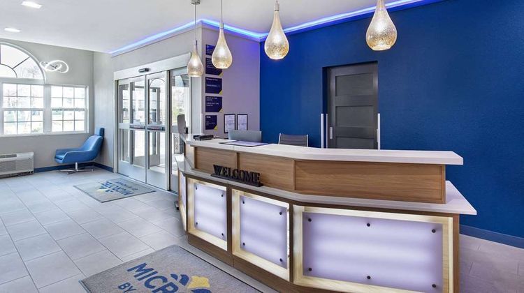 Microtel Inn & Suites Manchester Lobby