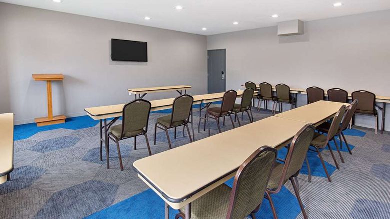 <b>Microtel Inn & Suites Manchester Meeting</b>. Images powered by <a href="https://iceportal.shijigroup.com/" title="IcePortal" target="_blank">IcePortal</a>.