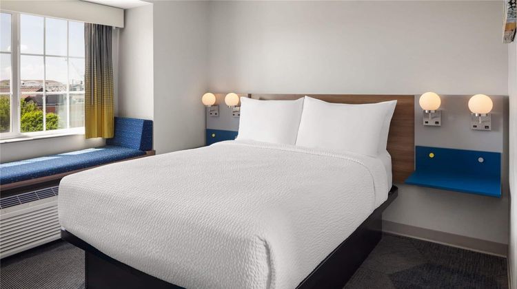 Microtel Inn & Suites by Wyndham Kearney Room