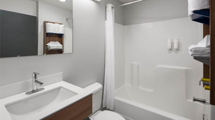 Microtel Inn & Suites by Wyndham Kearney Room