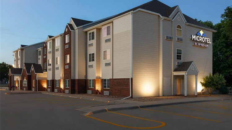 Microtel Inn & Suites by Wyndham Kearney Exterior