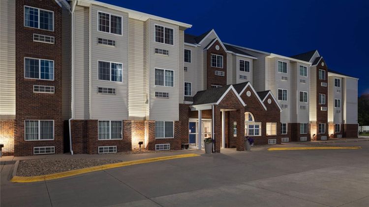 Microtel Inn & Suites by Wyndham Kearney Exterior