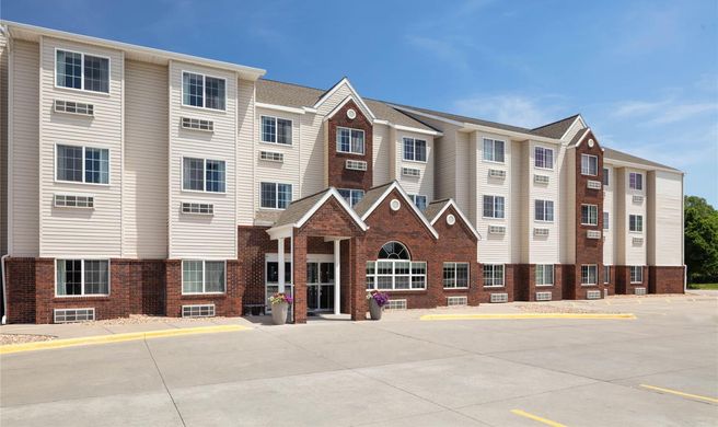 Microtel Inn & Suites by Wyndham Kearney Exterior