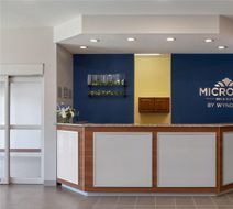 Microtel Inn & Suites by Wyndham Kearney Lobby