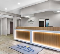 Microtel Inn & Suites Prairie du Chien Lobby