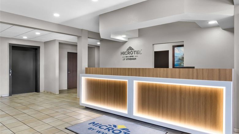 <b>Microtel Inn & Suites Prairie du Chien Lobby</b>. Images powered by <a href="https://iceportal.shijigroup.com/" title="IcePortal" target="_blank">IcePortal</a>.