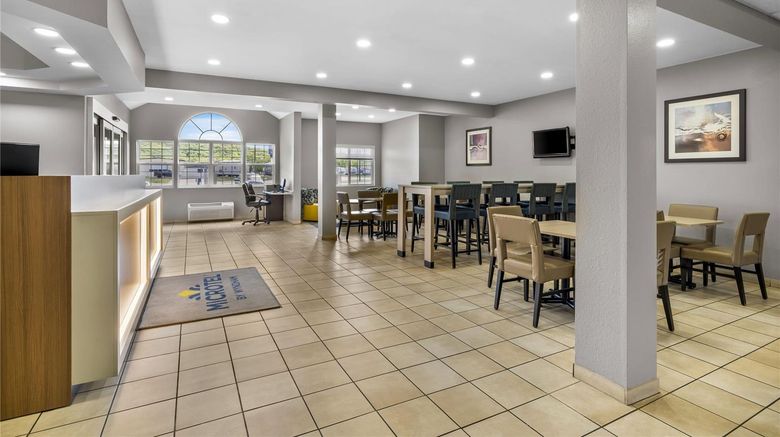 <b>Microtel Inn & Suites Prairie du Chien Lobby</b>. Images powered by <a href="https://iceportal.shijigroup.com/" title="IcePortal" target="_blank">IcePortal</a>.