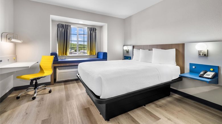 <b>Microtel Inn & Suites Prairie du Chien Suite</b>. Images powered by <a href="https://iceportal.shijigroup.com/" title="IcePortal" target="_blank">IcePortal</a>.