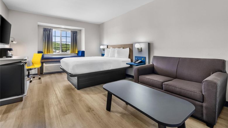 <b>Microtel Inn & Suites Prairie du Chien Suite</b>. Images powered by <a href="https://iceportal.shijigroup.com/" title="IcePortal" target="_blank">IcePortal</a>.