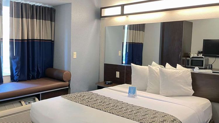 Microtel Inn & Suites Michigan City Room