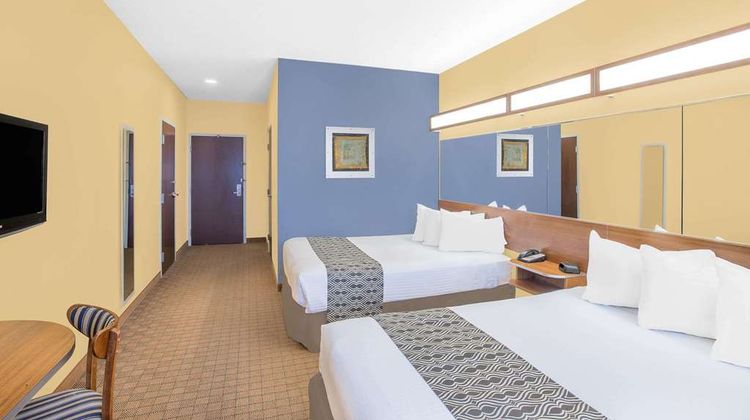 Microtel Inn/Suites Chili/Rochester Arpt Room