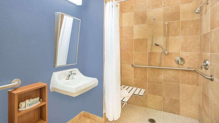 Microtel Inn/Suites Chili/Rochester Arpt Room