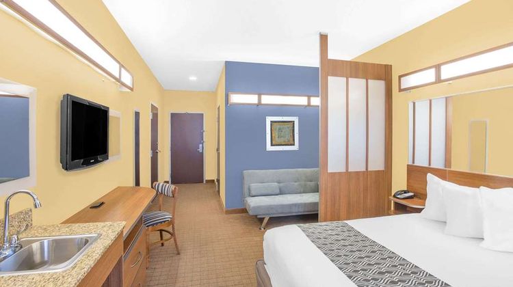 Microtel Inn/Suites Chili/Rochester Arpt Room