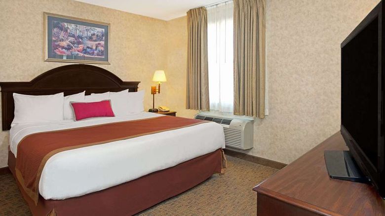 <b>Hawthorn Suites by Wyndham Cincinnati Room</b>. Images powered by <a href="https://iceportal.shijigroup.com/" title="IcePortal" target="_blank">IcePortal</a>.