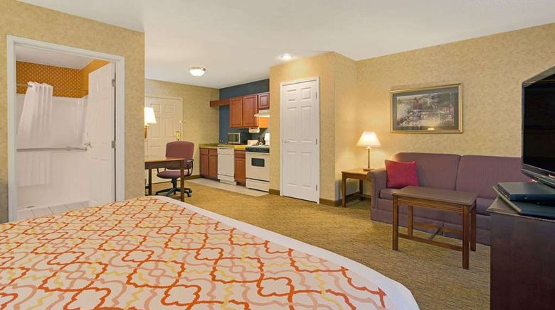 <b>Hawthorn Suites by Wyndham Cincinnati Suite</b>. Images powered by <a href="https://iceportal.shijigroup.com/" title="IcePortal" target="_blank">IcePortal</a>.
