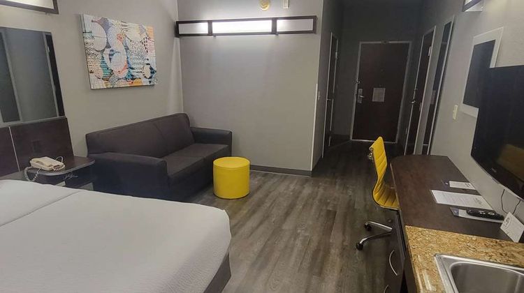 Microtel Inn & Suites Council Bluffs Suite