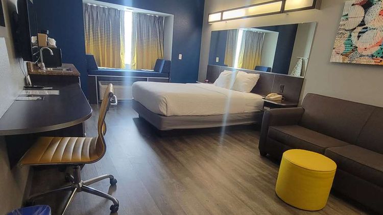 Microtel Inn & Suites Council Bluffs Suite