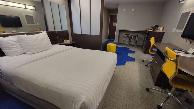 Microtel Inn & Suites Council Bluffs Suite