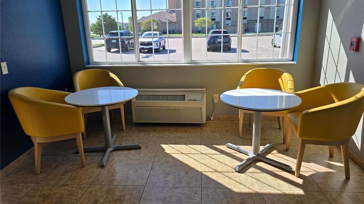 Microtel Inn & Suites Council Bluffs Lobby